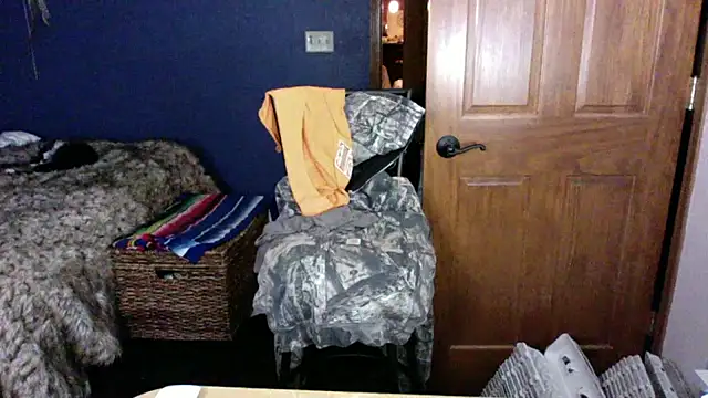 Snapshot of SpunRedneck chatting on December 2025 12:44:02 PM SpunRedneck online show from December 2025 12:44:02 PM