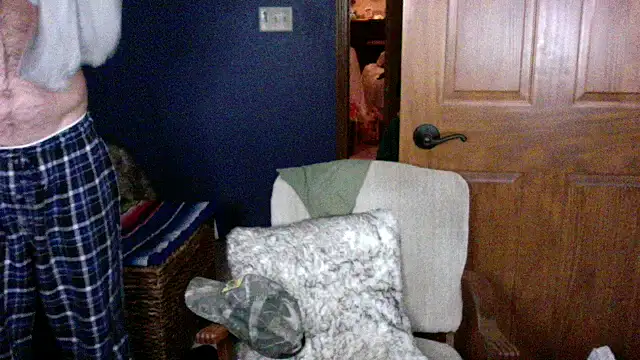 Snapshot of SpunRedneck chatting on December 2025 11:24:02 PM SpunRedneck online show from December 2025 11:24:02 PM