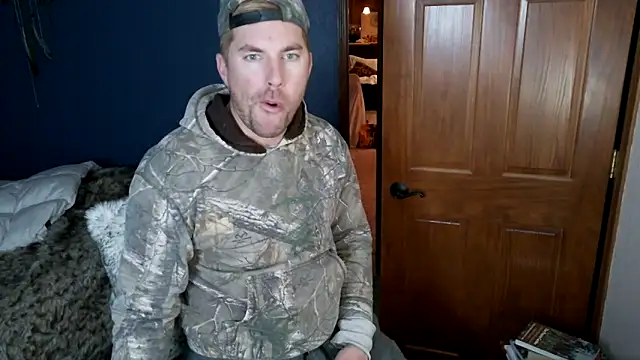 Snapshot of SpunRedneck chatting on February 2026 11:31:01 PM SpunRedneck online show from February 2026 11:31:01 PM