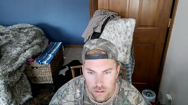 Snapshot of SpunRedneck chatting on March 2026 08:44:01 PM SpunRedneck online show from March 2026 08:44:01 PM