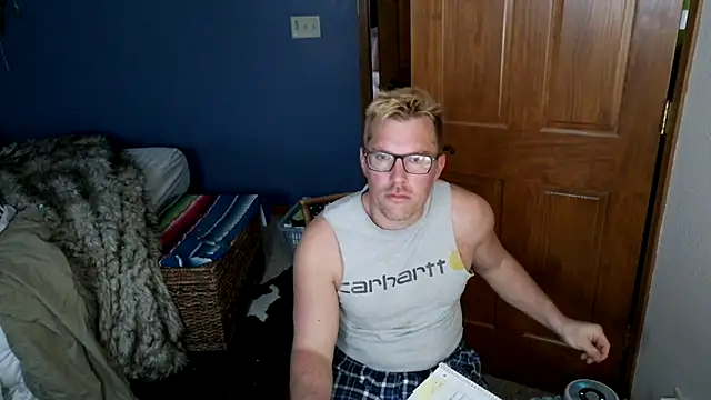 Snapshot of SpunRedneck chatting on March 2026 11:44:01 PM SpunRedneck online show from March 2026 11:44:01 PM