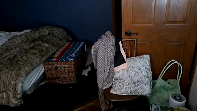 Snapshot of SpunRedneck chatting on April 2026 08:59:01 AM SpunRedneck online show from April 2026 08:59:01 AM