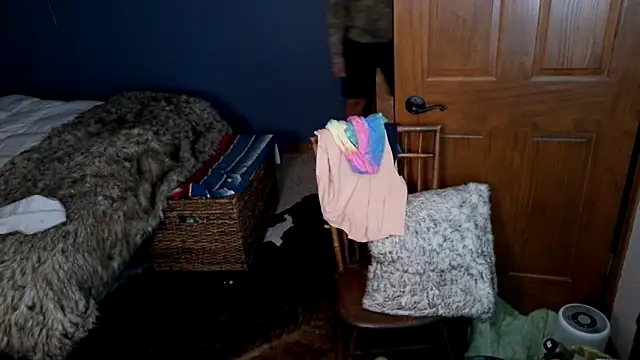 Snapshot of SpunRedneck chatting on April 2026 09:40:01 AM SpunRedneck online show from April 2026 09:40:01 AM