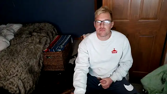 Snapshot of SpunRedneck chatting on April 2026 09:10:01 AM SpunRedneck online show from April 2026 09:10:01 AM