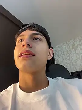 Snapshot of Lander_Cruz chatting on December 2025 07:52:01 PM Lander Cruz online show from December 2025 07:52:01 PM