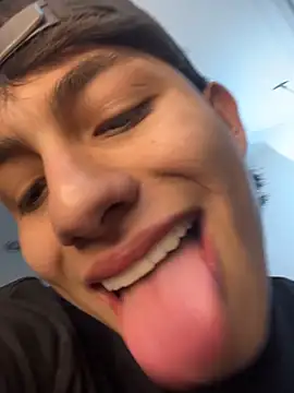 Snapshot of Lander_Cruz chatting on December 2025 10:07:01 PM Lander Cruz online show from December 2025 10:07:01 PM