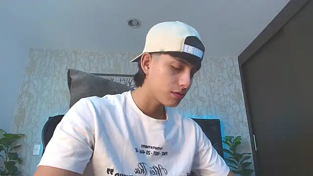 Snapshot of Lander_Cruz chatting on February 2026 07:17:02 PM Lander Cruz online show from February 2026 07:17:02 PM