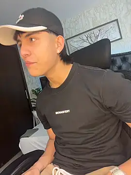 Snapshot of Lander_Cruz chatting on February 2026 08:35:01 PM Lander Cruz online show from February 2026 08:35:01 PM