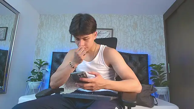 Snapshot of Lander_Cruz chatting on February 2026 07:35:01 PM Lander Cruz online show from February 2026 07:35:01 PM