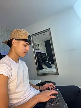 Snapshot of Lander_Cruz chatting on February 2026 06:08:01 PM Lander Cruz online show from February 2026 06:08:01 PM