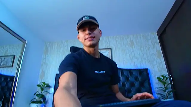 Snapshot of Lander_Cruz chatting on March 2026 07:09:02 PM Lander Cruz online show from March 2026 07:09:02 PM