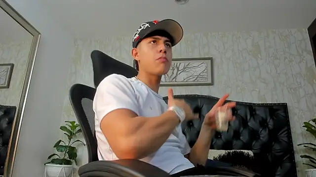 Snapshot of Lander_Cruz chatting on March 2026 08:57:02 PM Lander Cruz online show from March 2026 08:57:02 PM