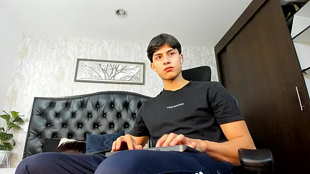 Snapshot of Lander_Cruz chatting on March 2026 08:14:02 PM Lander Cruz online show from March 2026 08:14:02 PM