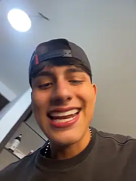 Snapshot of Lander_Cruz chatting on March 2026 07:37:01 PM Lander Cruz online show from March 2026 07:37:01 PM