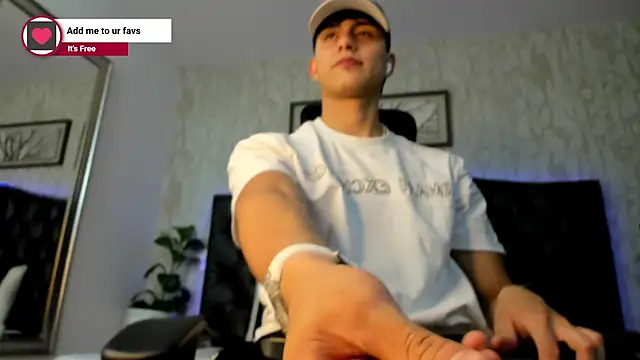 Snapshot of Lander_Cruz chatting on April 2026 08:47:01 PM Lander Cruz online show from April 2026 08:47:01 PM