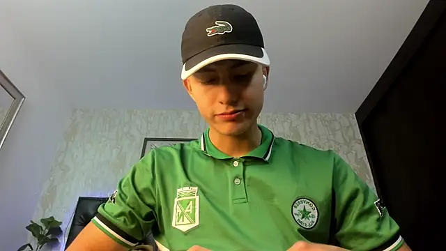 Snapshot of Lander_Cruz chatting on April 2026 08:44:02 PM Lander Cruz online show from April 2026 08:44:02 PM