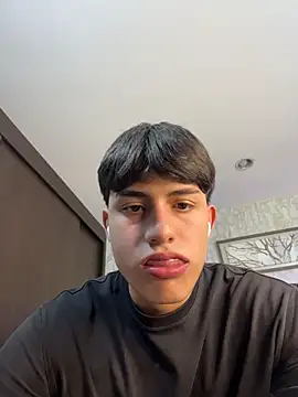 Snapshot of Lander_Cruz chatting on April 2026 09:06:02 PM Lander Cruz online show from April 2026 09:06:02 PM