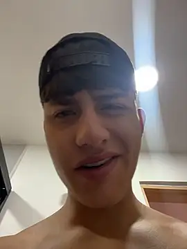 Snapshot of Lander_Cruz chatting on May 2026 01:19:01 PM Lander Cruz online show from May 2026 01:19:01 PM