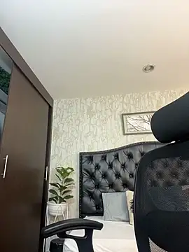 Lander Cruz online show from June 2026 08:36:01 PM