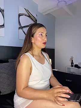 Snapshot of ViennaMilf chatting on February 2026 04:38:02 AM ViennaMilf online show from February 2026 04:38:02 AM