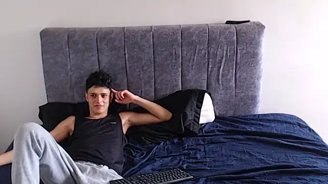 hottie couplee online show from May 2026 10:05:02 PM