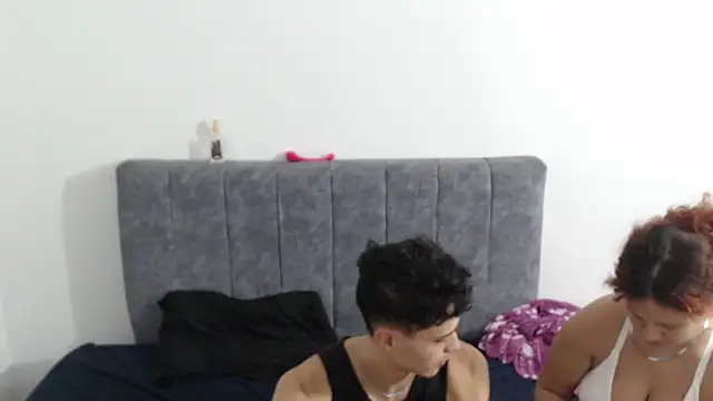 hottie couplee online show from May 2026 10:52:02 PM