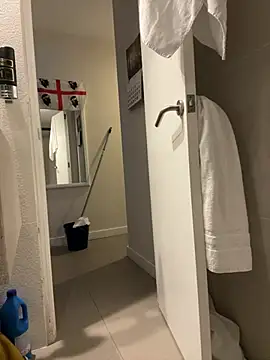 Snapshot of andresbale chatting on February 2026 04:18:02 AM andresbale online show from February 2026 04:18:02 AM