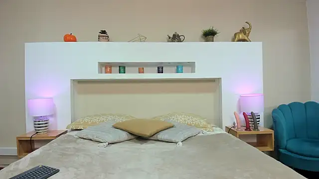 Snapshot of AnikaRomanoff_ chatting on December 2025 12:47:02 PM AnikaRomanoff online show from December 2025 12:47:02 PM