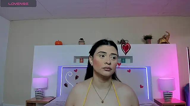 Snapshot of AnikaRomanoff_ chatting on February 2026 12:01:02 PM AnikaRomanoff online show from February 2026 12:01:02 PM