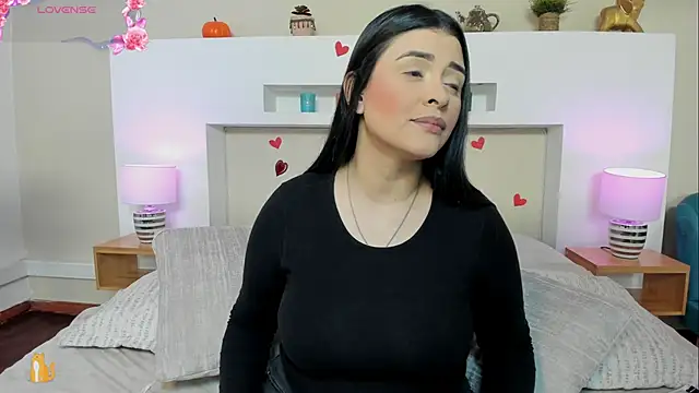 Snapshot of AnikaRomanoff_ chatting on April 2026 11:35:01 AM AnikaRomanoff online show from April 2026 11:35:01 AM