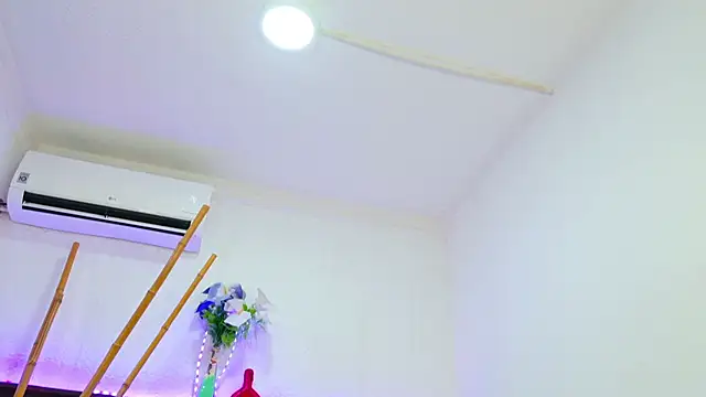 Snapshot of azaria_w chatting on January 2026 03:33:01 AM azaria w online show from January 2026 03:33:01 AM