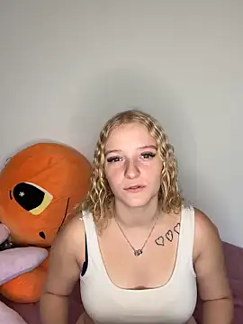 Snapshot of Sophie_cute06 chatting on December 2025 08:10:02 AM Sophie cute06 online show from December 2025 08:10:02 AM