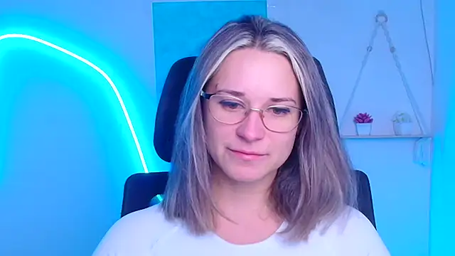 Snapshot of Melodie_Aster chatting on January 2026 12:21:02 PM Melodie Aster online show from January 2026 12:21:02 PM