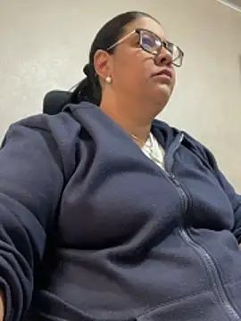 Carameloswing1 online show from April 2026 01:09:02 PM