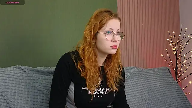 Sofie Burn online show from December 2025 04:17:01 AM