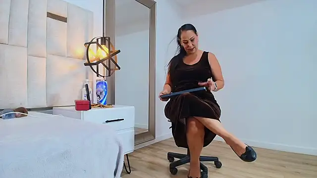 Snapshot of Sara_BigAss- chatting on January 2026 07:41:01 PM Sara BigAss- online show from January 2026 07:41:01 PM