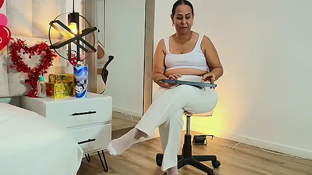 Snapshot of Sara_BigAss- chatting on February 2026 08:09:02 PM Sara BigAss- online show from February 2026 08:09:02 PM