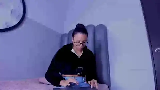 Snapshot of pitufa- chatting on February 2026 07:22:01 PM pitufa- online show from February 2026 07:22:01 PM