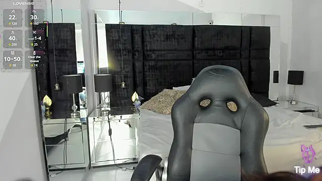 Snapshot of Zoei_Moon chatting on January 2026 05:39:01 PM Zoei Moon online show from January 2026 05:39:01 PM