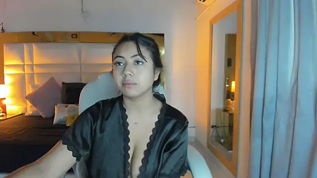 Zoei Moon online show from May 2026 07:00:01 PM