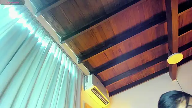 Zoei Moon online show from July 2026 07:05:01 PM