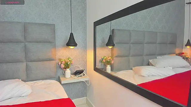 Snapshot of emilyy_r chatting on January 2026 06:44:01 PM emilyy r online show from January 2026 06:44:01 PM