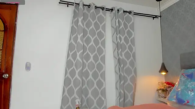 Snapshot of emilyy_r chatting on February 2026 07:11:01 PM emilyy r online show from February 2026 07:11:01 PM