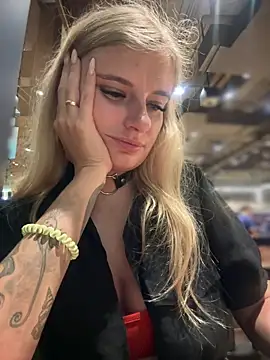 Snapshot of Betsy chatting on December 2024 11:44:01 AM Betsy online show from December 2024 11:44:01 AM