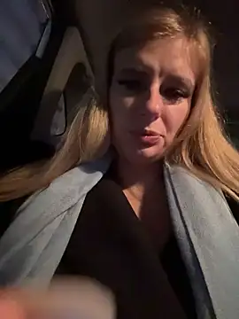 Snapshot of Betsy chatting on January 2026 04:45:01 PM Betsy online show from January 2026 04:45:01 PM