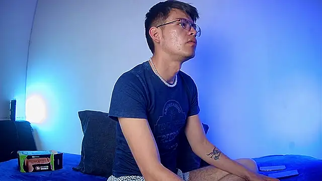 nicolatinboy online show from February 2026 09:11:01 PM