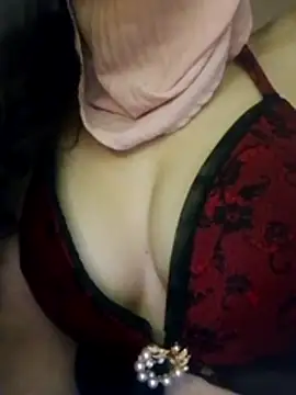 Snapshot of Almas-arabic chatting on April 2026 08:01:02 PM Almas-arabic online show from April 2026 08:01:02 PM