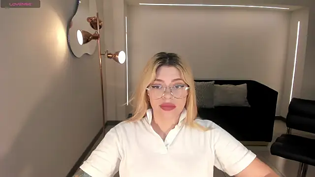 MadisonKane online show from November 2025 11:47:02 AM