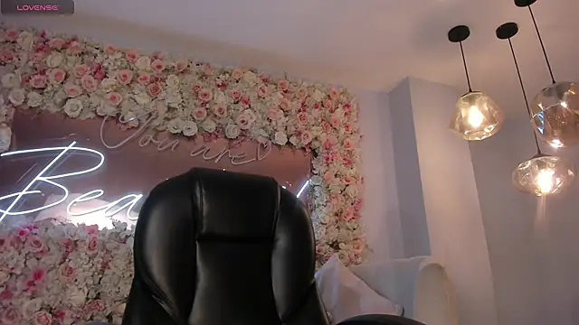 MadisonKane online show from May 2026 11:28:01 AM