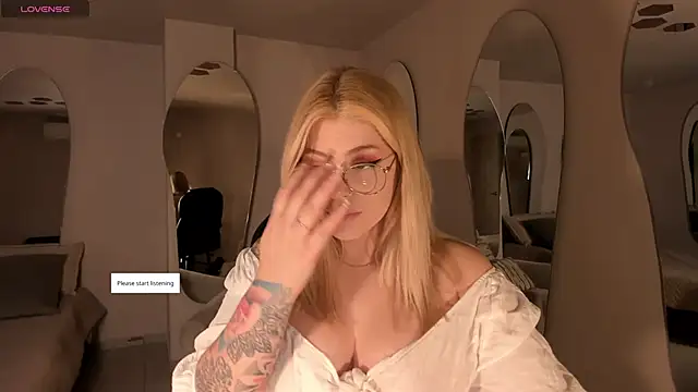 MadisonKane online show from May 2026 11:06:02 AM